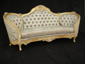 كنبة كلاسيكية