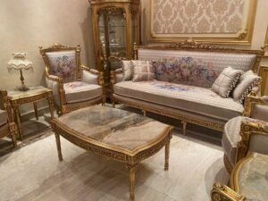 كنب كلاسيكي ذهبي