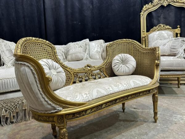 كنبة كلاسيكية