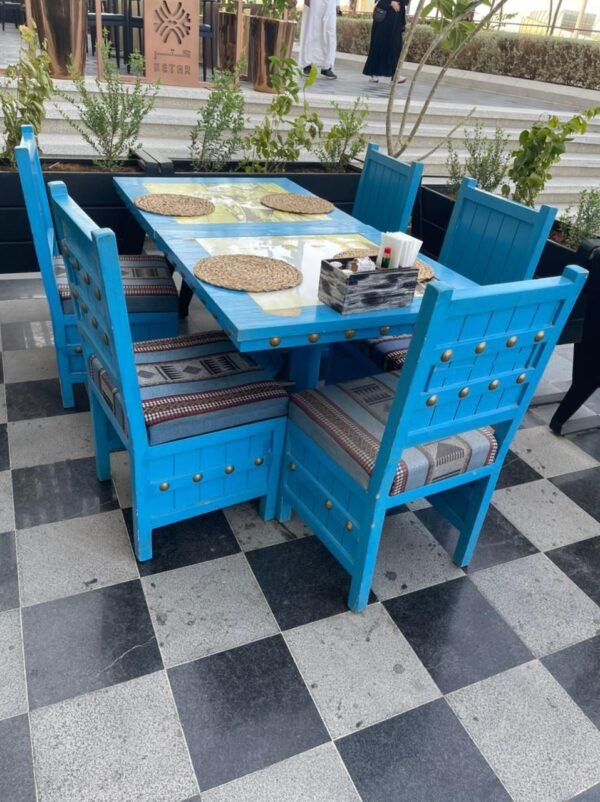 كرسى وترابيزة كافية